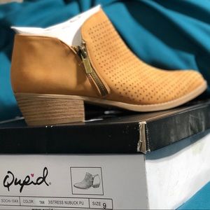 Brand new Qupid booties size 9